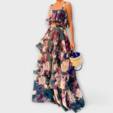 Tenue de plage estivale colorée avec jupe maxi