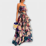 Tenue de plage estivale colorée avec jupe maxi