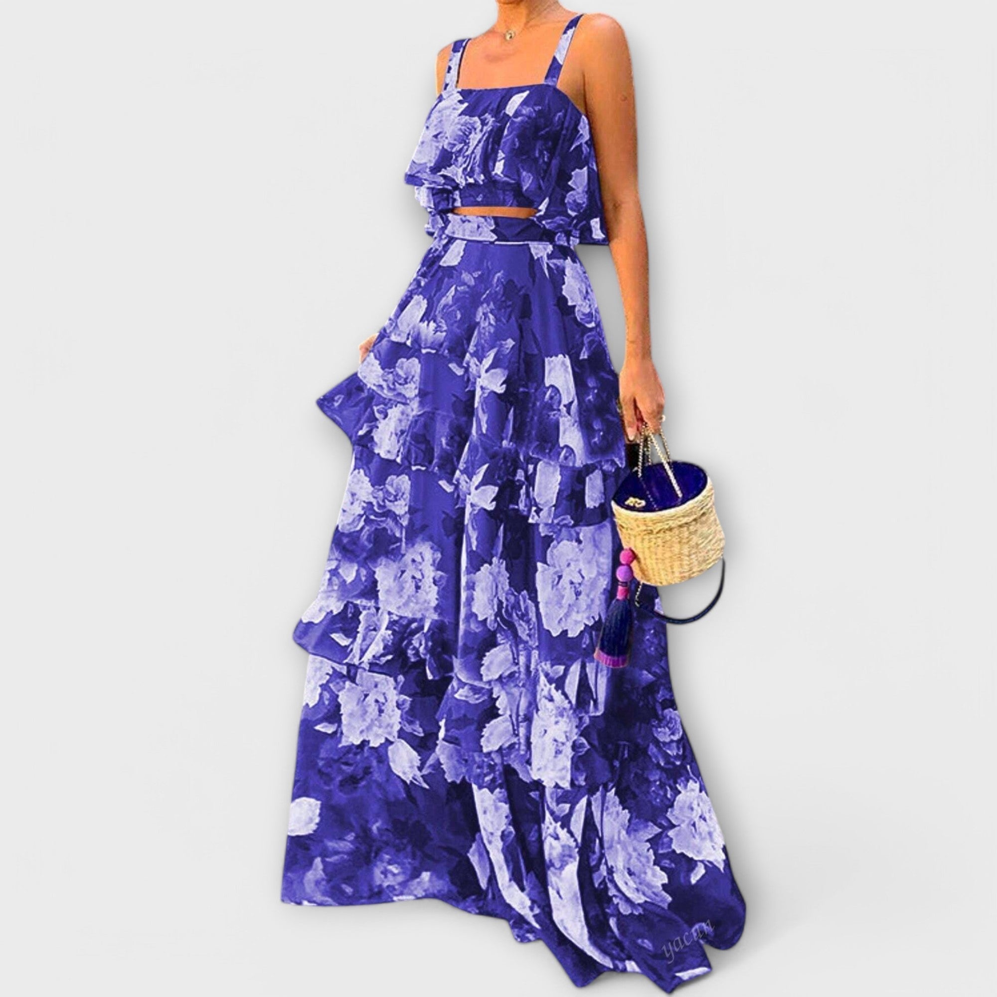 Tenue de plage estivale colorée avec jupe maxi