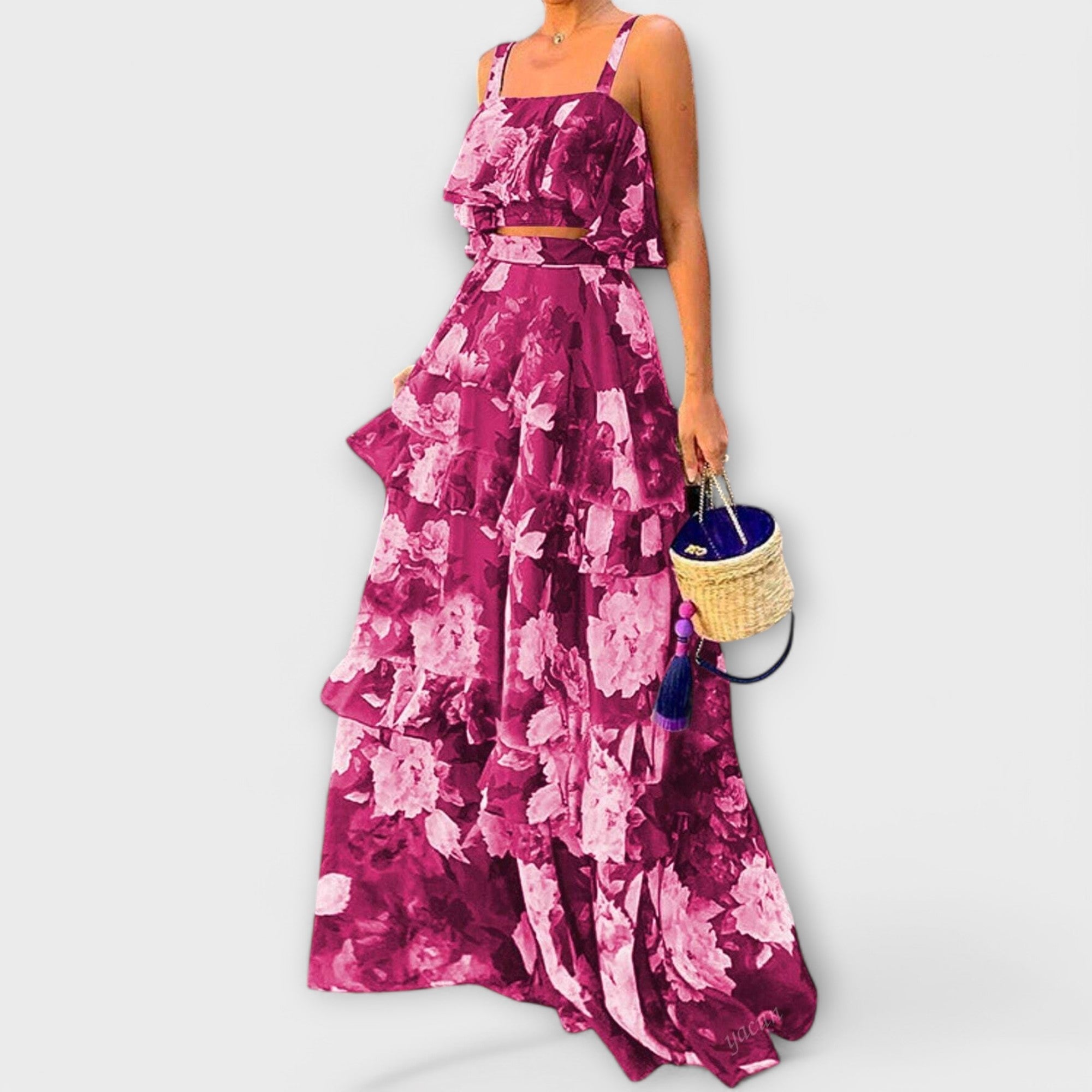 Tenue de plage estivale colorée avec jupe maxi