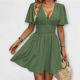 Winslet - Grünes Kleid mit geraffter Taille und V-Ausschnitt