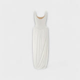 Drapiertes weisses Maxikleid mit Seitenschlitz