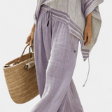 Natália - Graues Bohemian-Bardot-Ensemble mit lila Hose