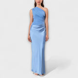 Elegantes braunes One-Shoulder-Falten-Maxikleid