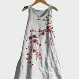 Weisses Kleid mit Kirschblütenzweigen