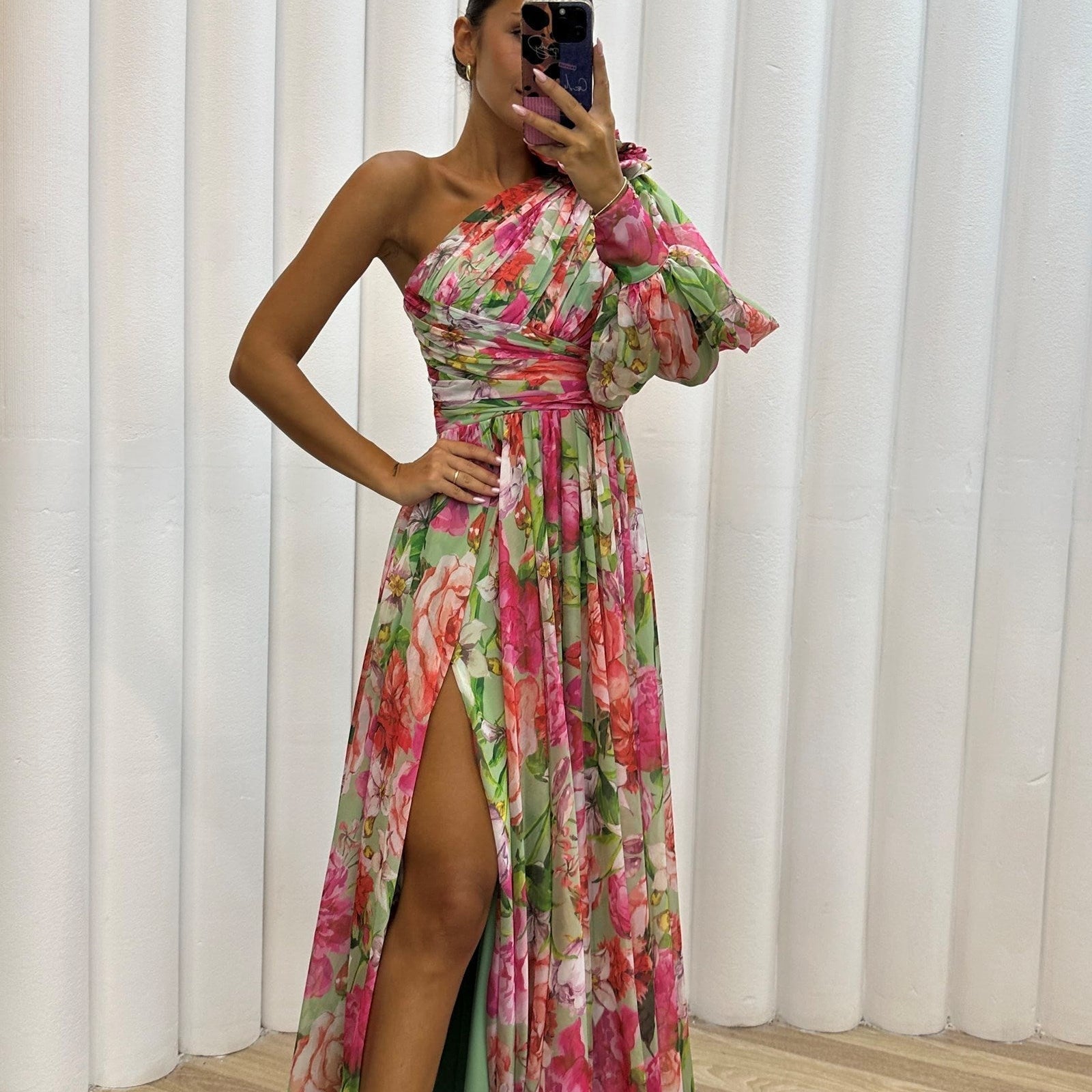Whitney - Lila One-Shoulder-Maxikleid mit Blüten