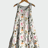 Weisses Kleid mit Bienen und Blüten