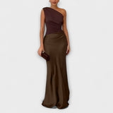 Elegantes braunes One-Shoulder-Falten-Maxikleid