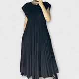 Zairelle - Schwarzes elegantes Plisseekleid