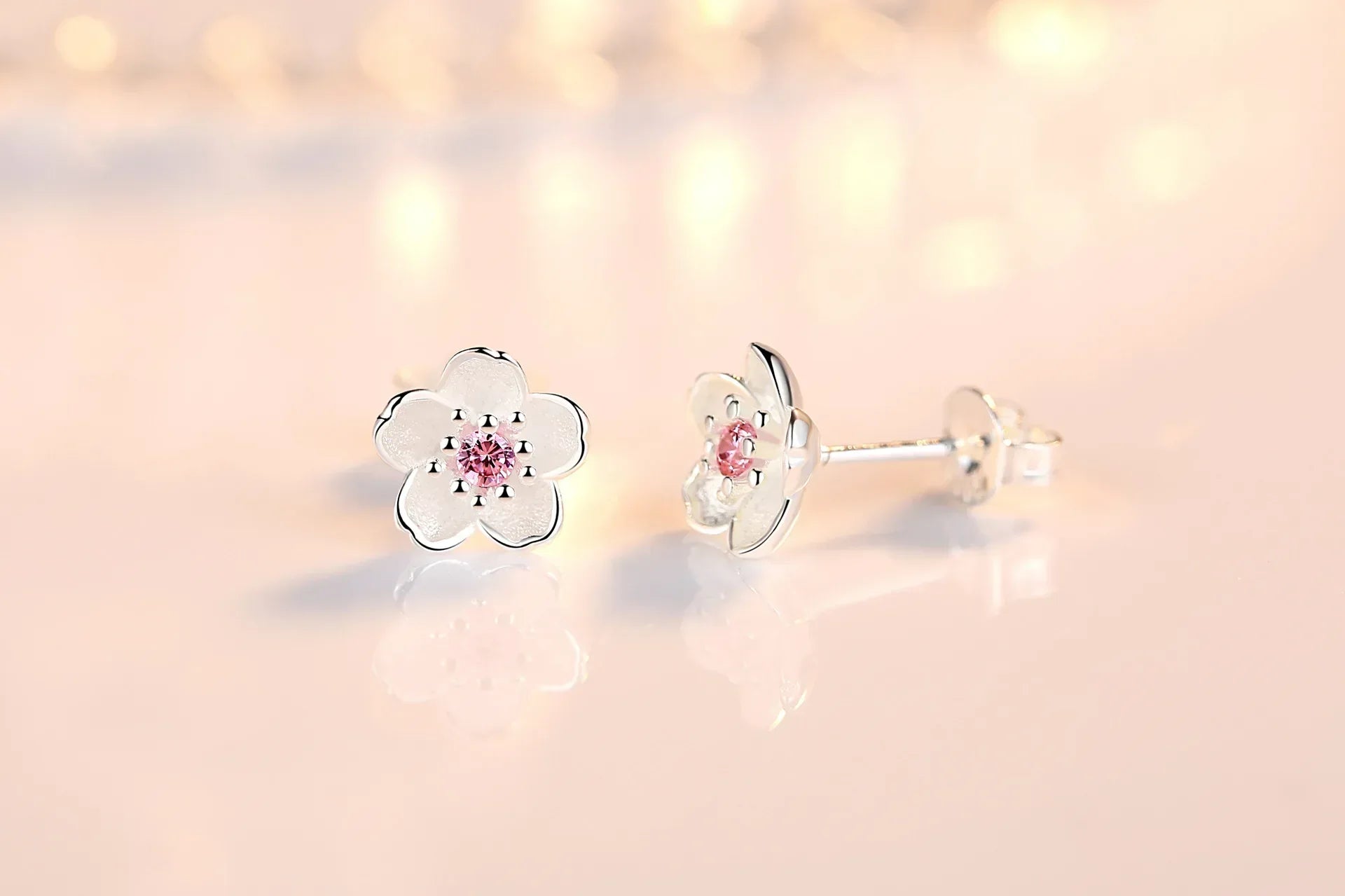 Boucles d'oreilles à bouton en forme de fleur avec zirconiums