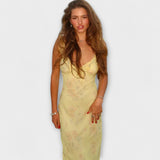Gelbes Maxikleid mit floralem Druck und V-Ausschnitt