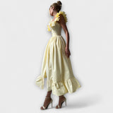 Lia - Cremefarbenes Rüschenshirt-Maxikleid