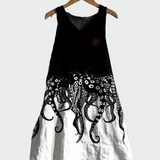 Schwarz-weisses Kleid mit Krakenmotiv
