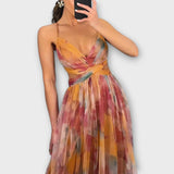 Annai - Robe maxi rose en mesh à motif floral