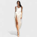 Drapiertes weisses Maxikleid mit Seitenschlitz