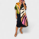 Roos - Lässiges Kleid mit buntem Blätterdruck