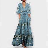 Jana - Hellblaues Maxikleid mit Blütenmuster