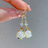 Boucles d'Oreilles Pendantes en Or avec Opale Blanche