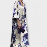 Maria - Weiss-lila Kleid mit Blütenmuster