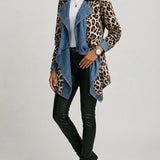 Sherilyn™ | Veste Mi-Longue Imprimé Léopard Empiècements Denim Délavé